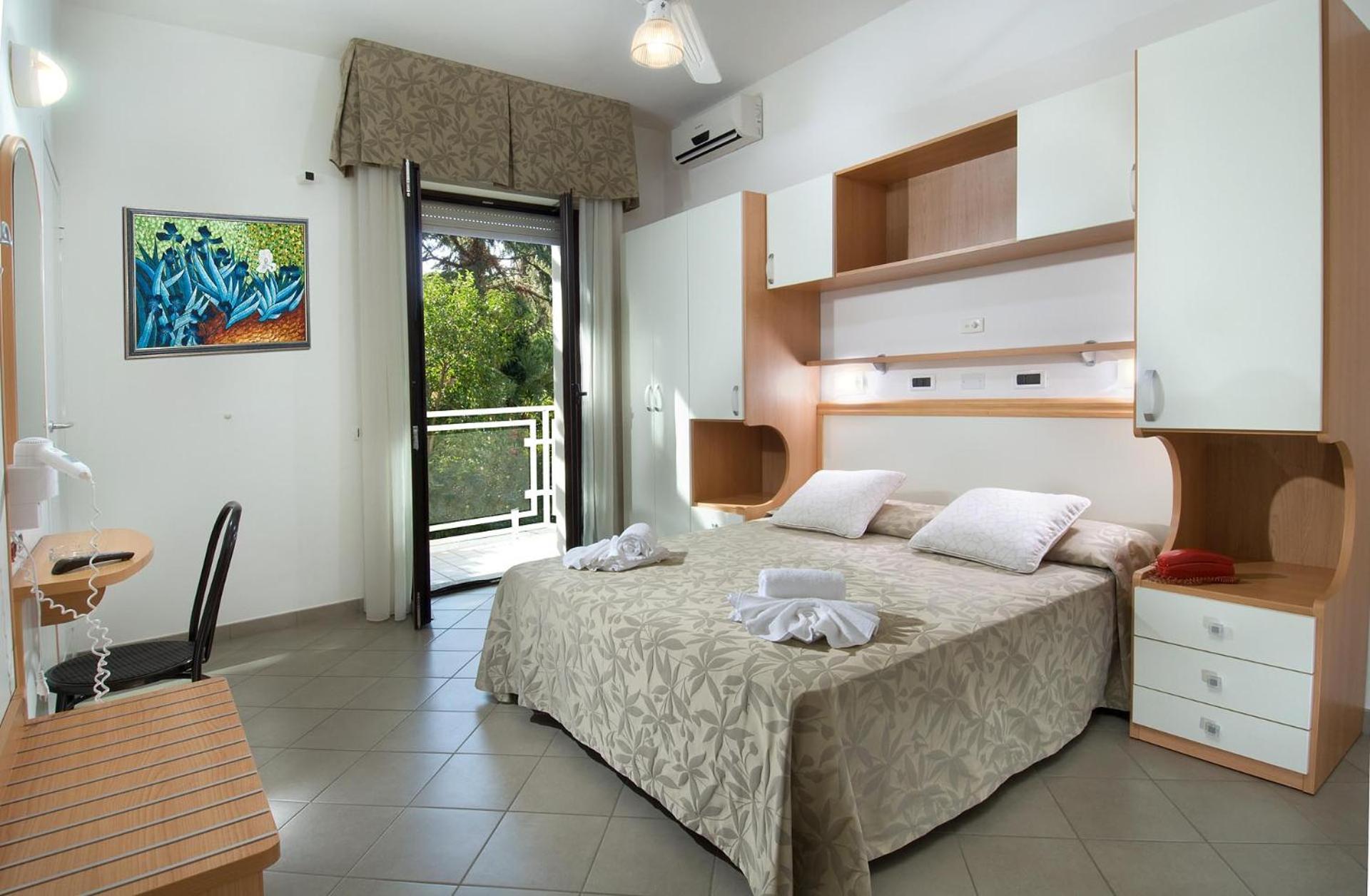 Hotel Trieste Cervia Exterior photo