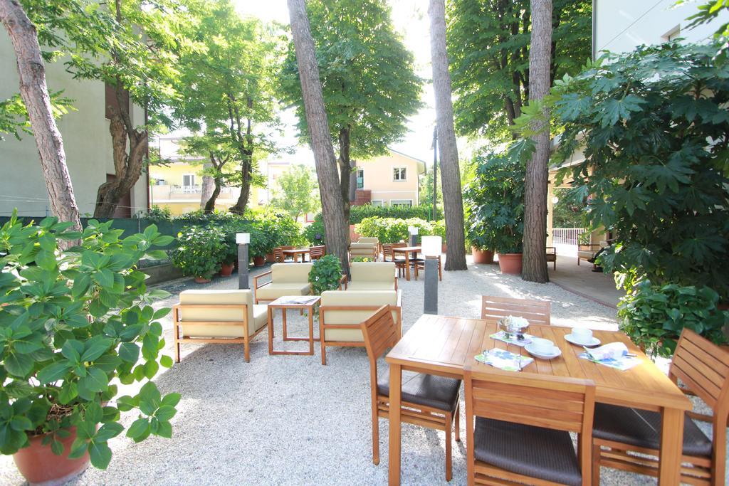 Hotel Trieste Cervia Exterior photo